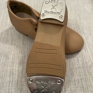 Girls tap shoes, tan